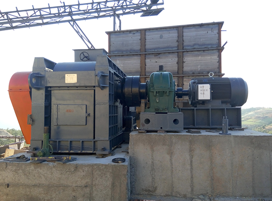 單傳動(dòng)高壓輥磨機(jī)鉀長石使用現(xiàn)場(chǎng)